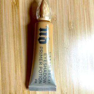 Urban Decay eyeshadow primer